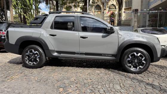 RENAULT OROCH 1.3 TCE FLEX OUTSIDER X-TRONIC RENAULT OROCH 1.3 TCE FLEX OUTSIDER X-TRONIC